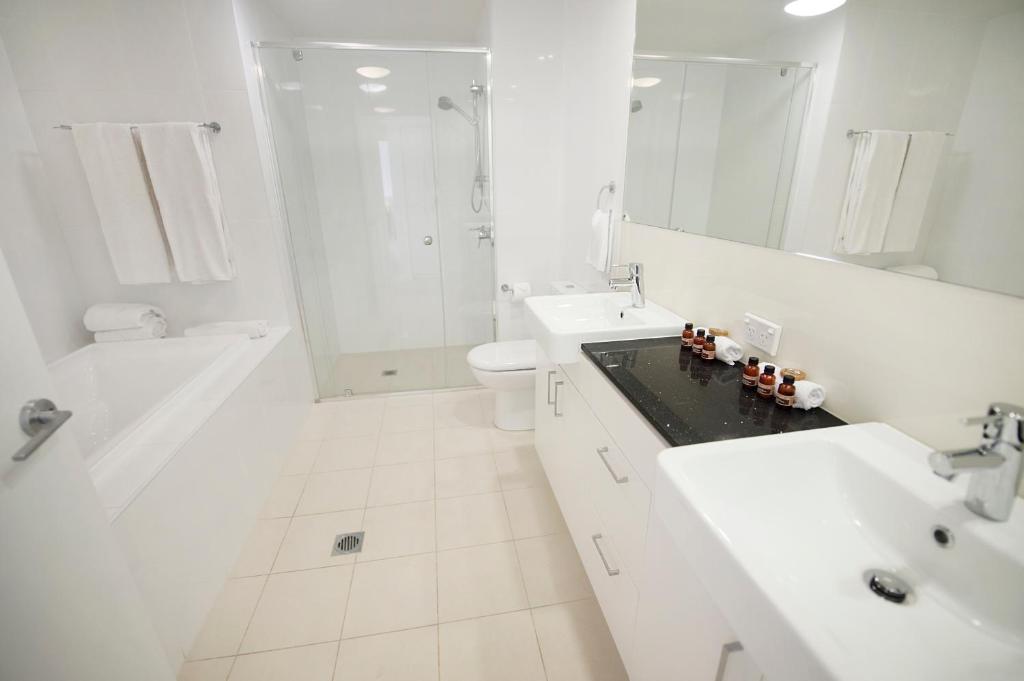 Gladstone Central Plaza bathroom