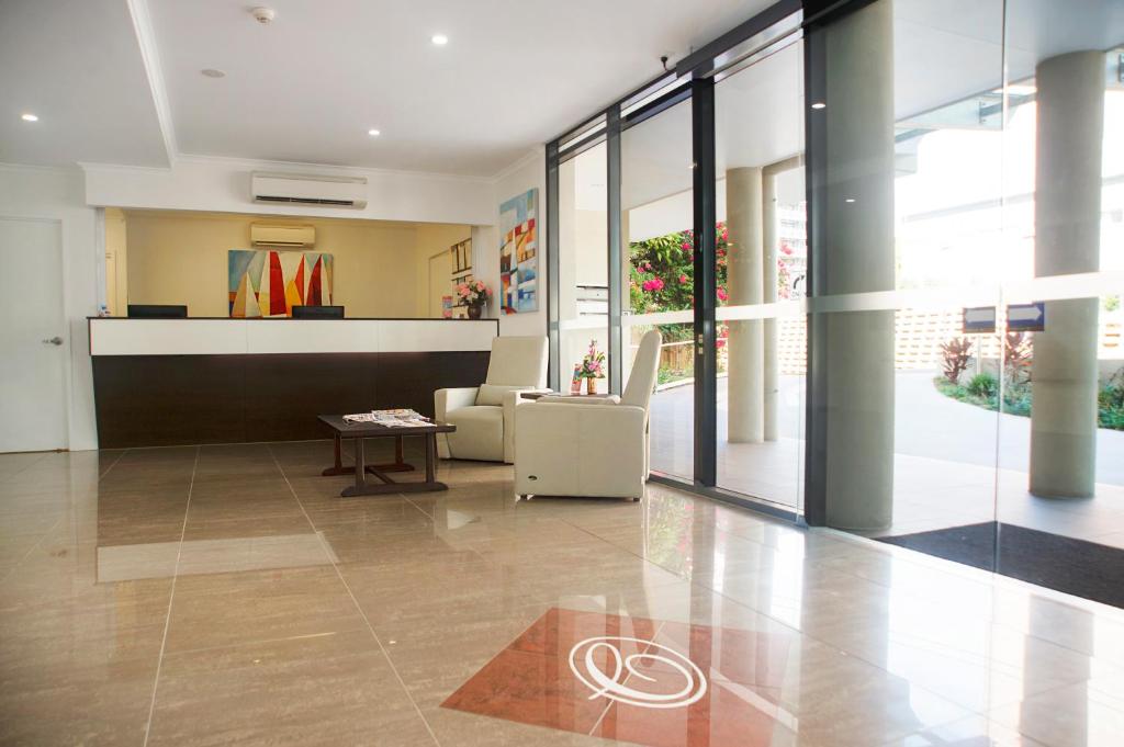 Gladstone Central Plaza lobby