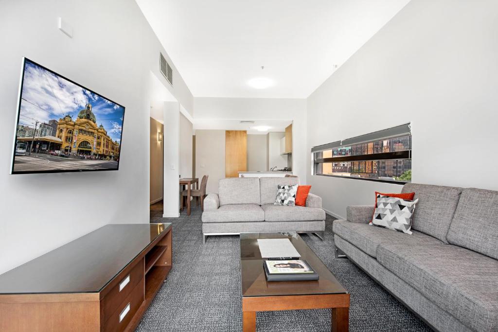 Melbourne CBD Central Apartment Hotel living room