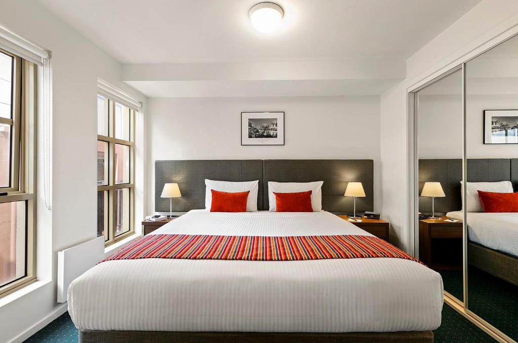 Melbourne Carlton Central Apartment Hotel bedroom