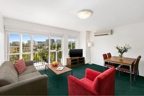 Melbourne Carlton Central Apartment Hotel living room