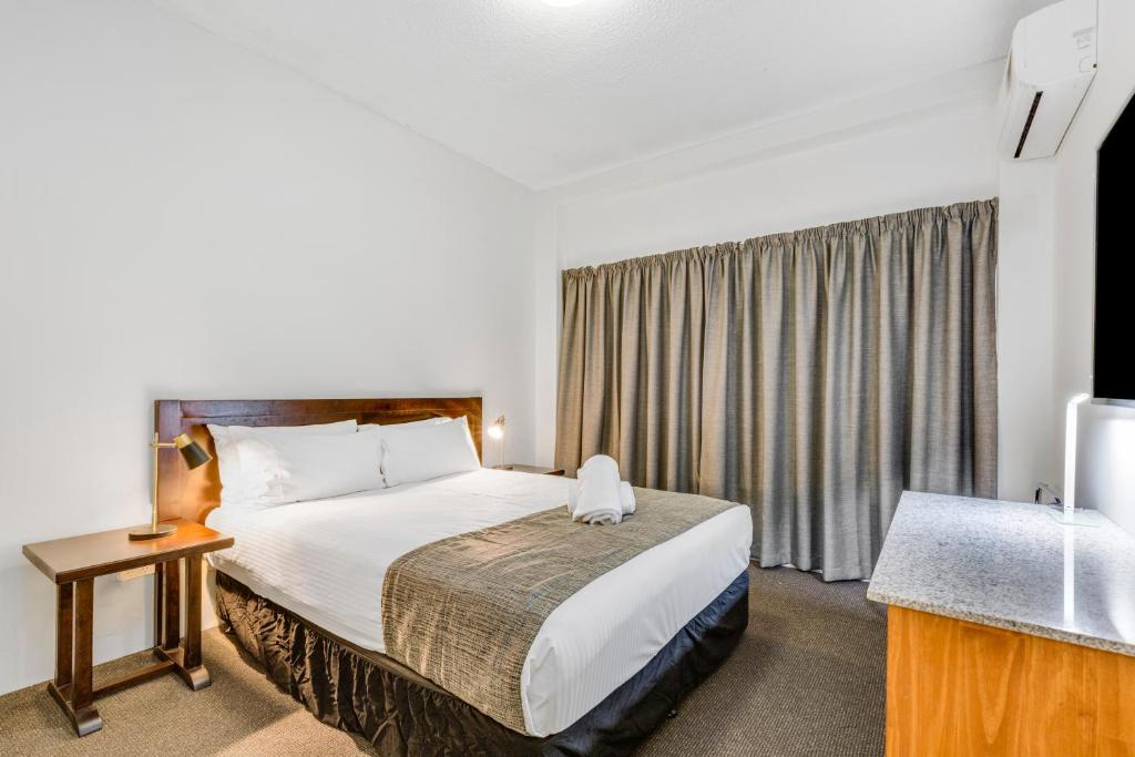 riverside bedroom 1