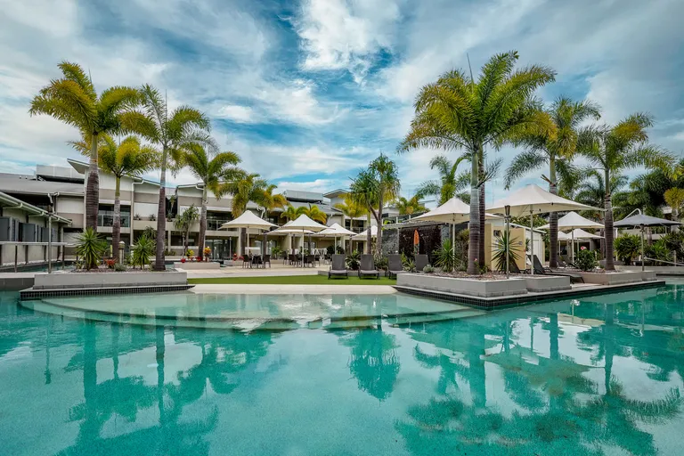 768